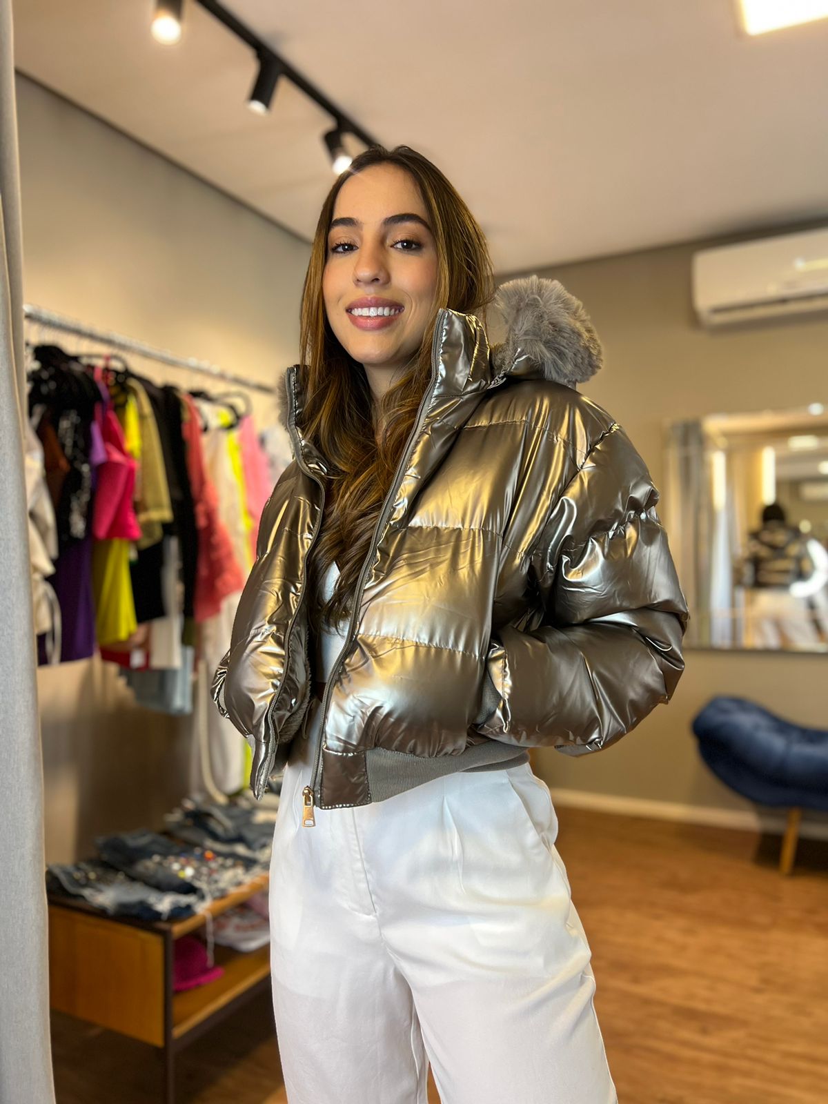 Jaqueta Puffer Dourada Com Capuz